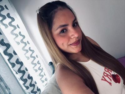 614810294: Chica busca chico en Sevilla