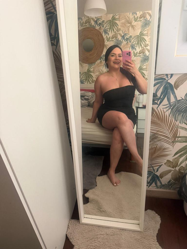 643890957: Chica busca chico en Pontevedra