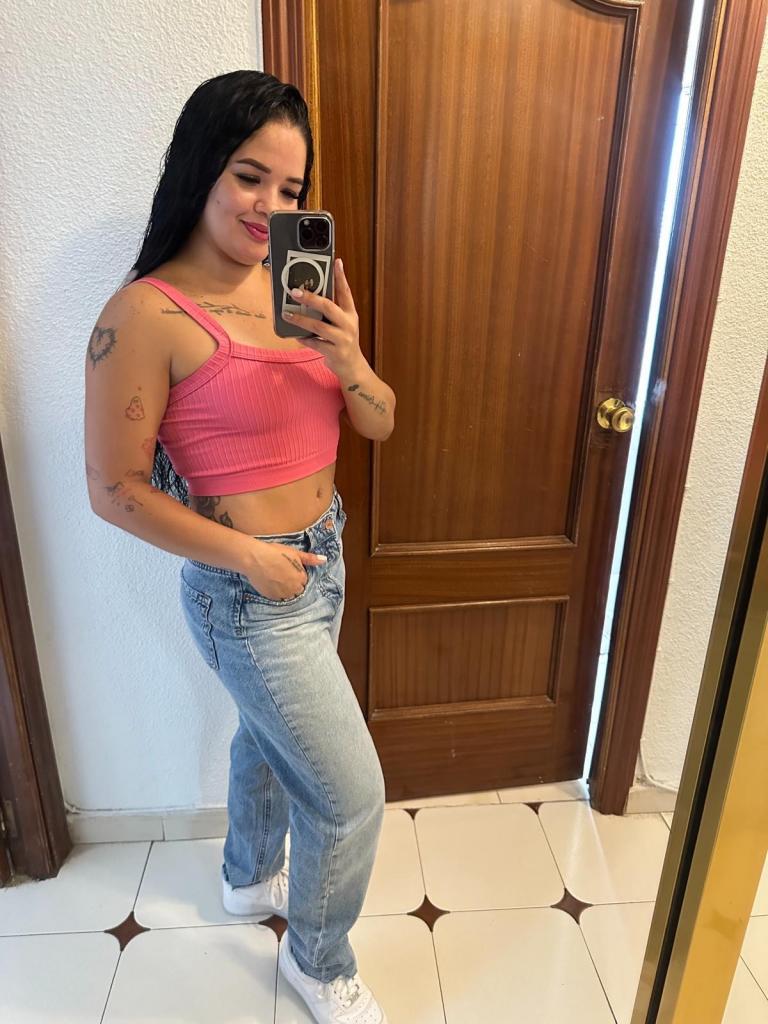 742048793: Chica busca chico en La Coruña