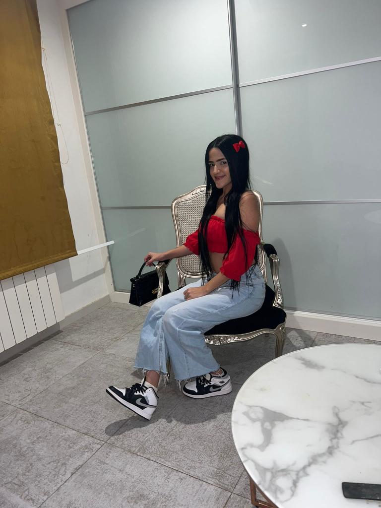 613886017: Chica busca chico en Granada