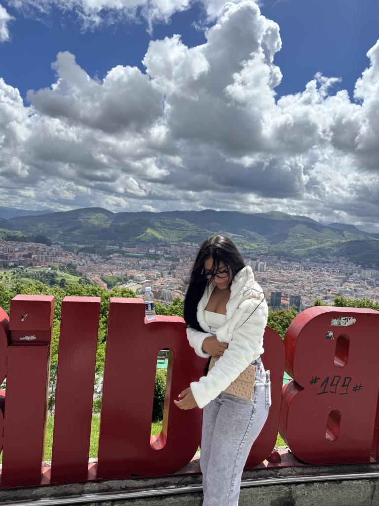 615256293: Chica busca chico en Murcia