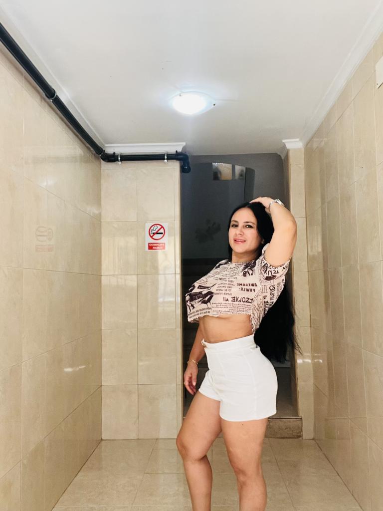 Chica busca chico en Alicante: Chica busca chico
