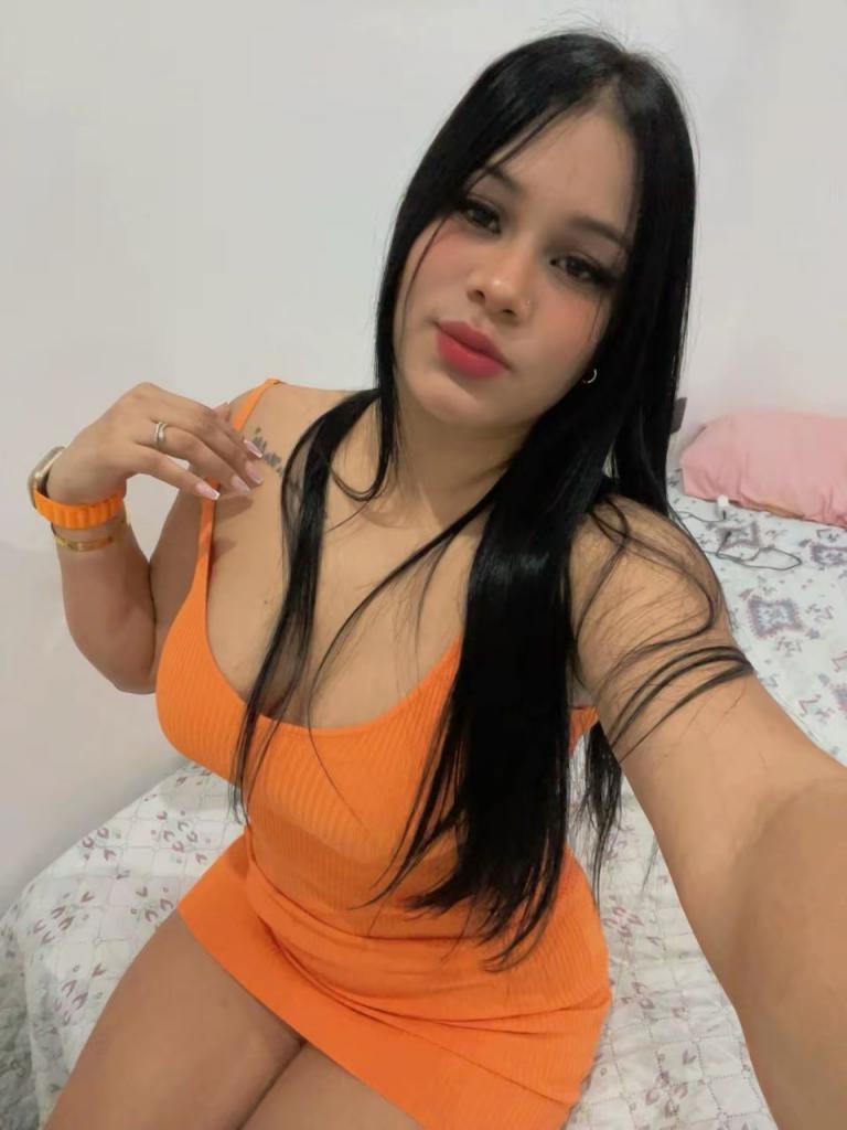 697624169: Chica busca chico en Málaga