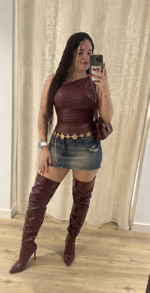 742048793: Chica busca chico en La Coruña