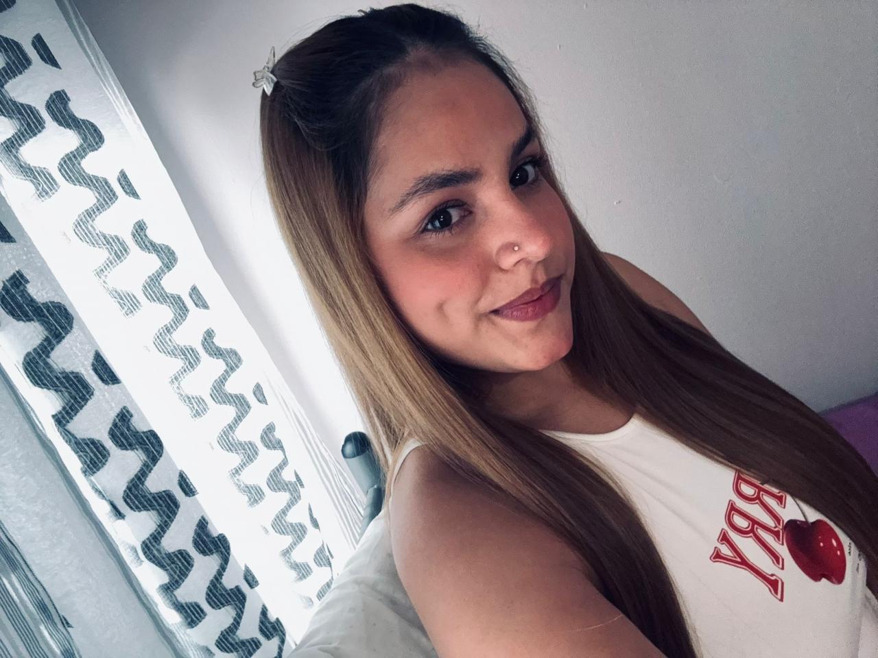 614810294: Chica busca chico en Sevilla