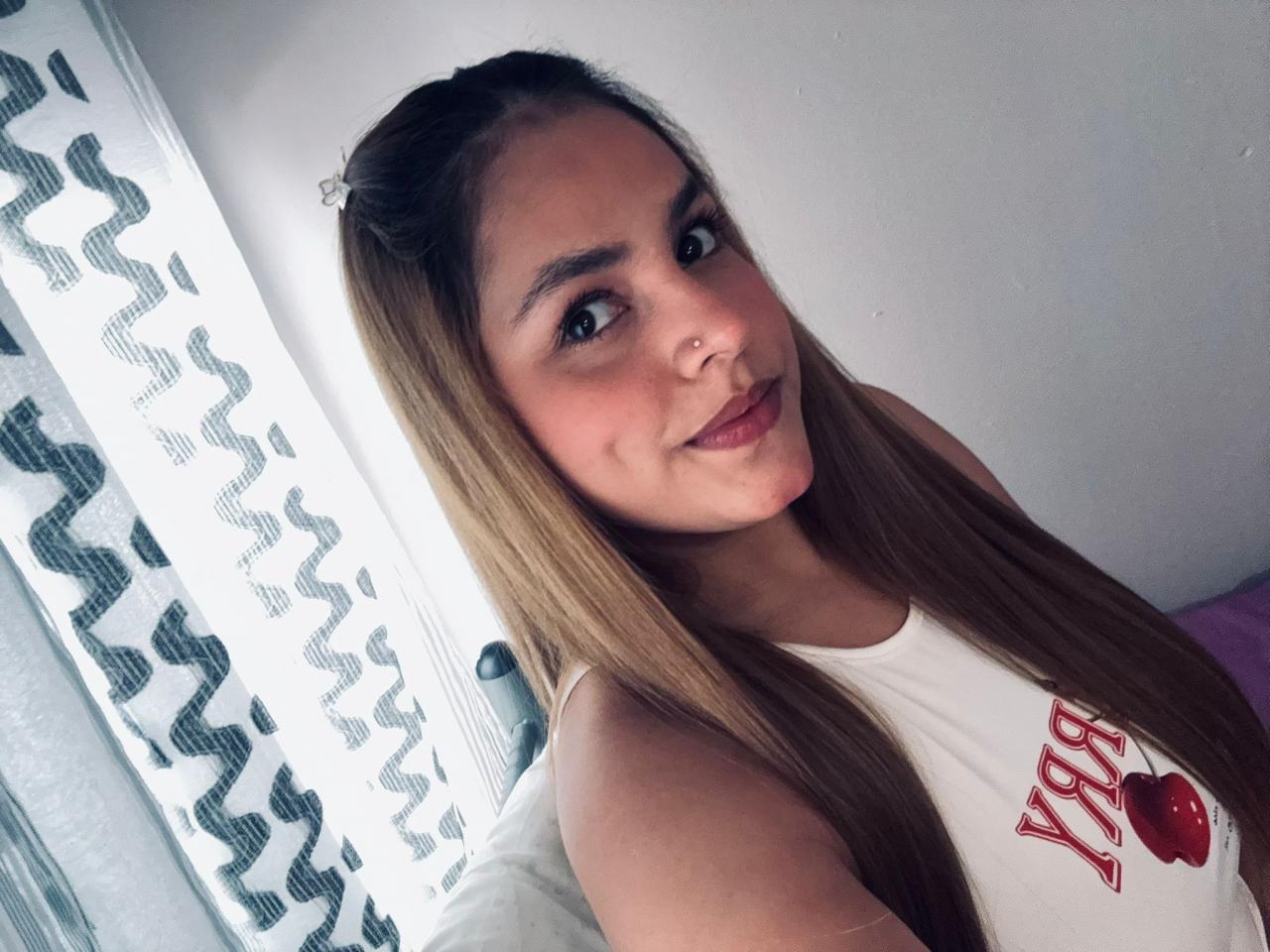 614810294: Chica busca chico en Sevilla