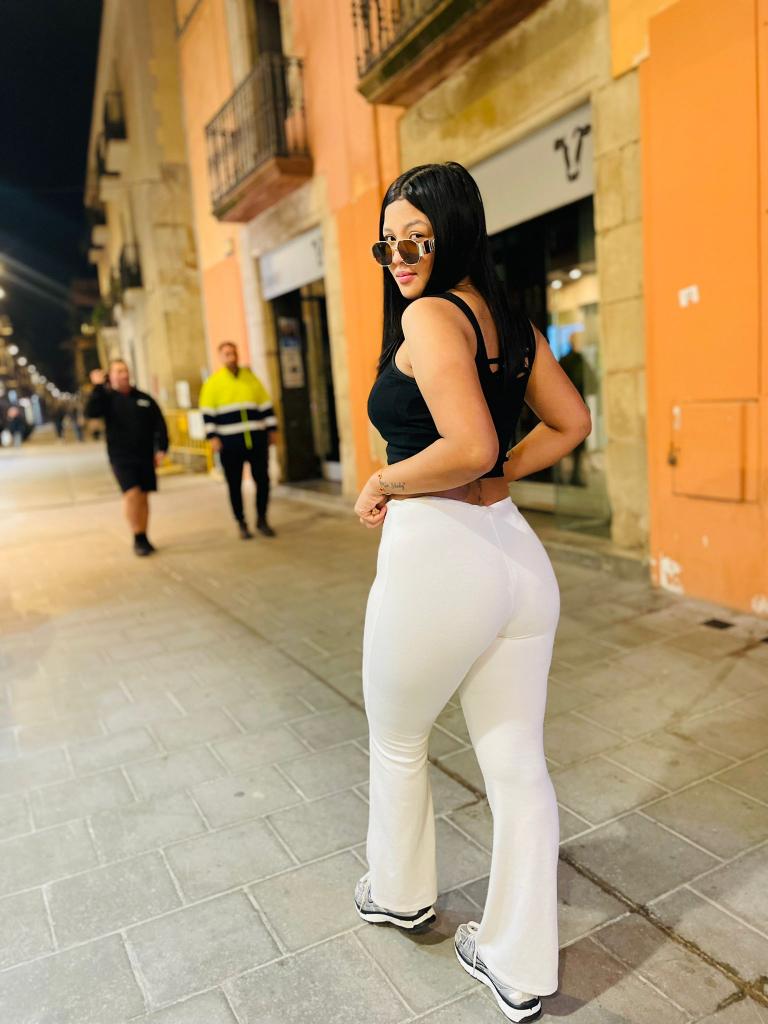 613891250: Chica busca chico en Barcelona