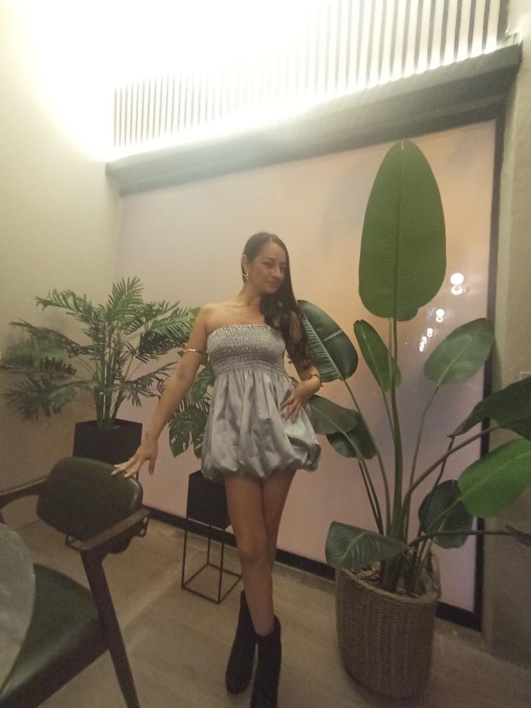 Chica busca chico en Ibiza: Chica busca chico