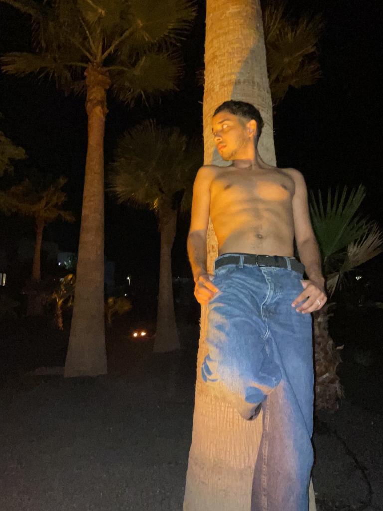 Chico busca chica en Sevilla: 