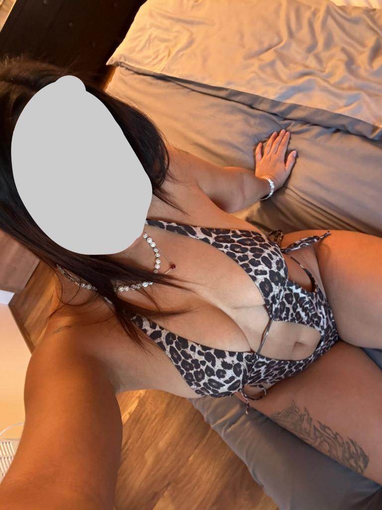 647532402: Chica busca chico en Málaga