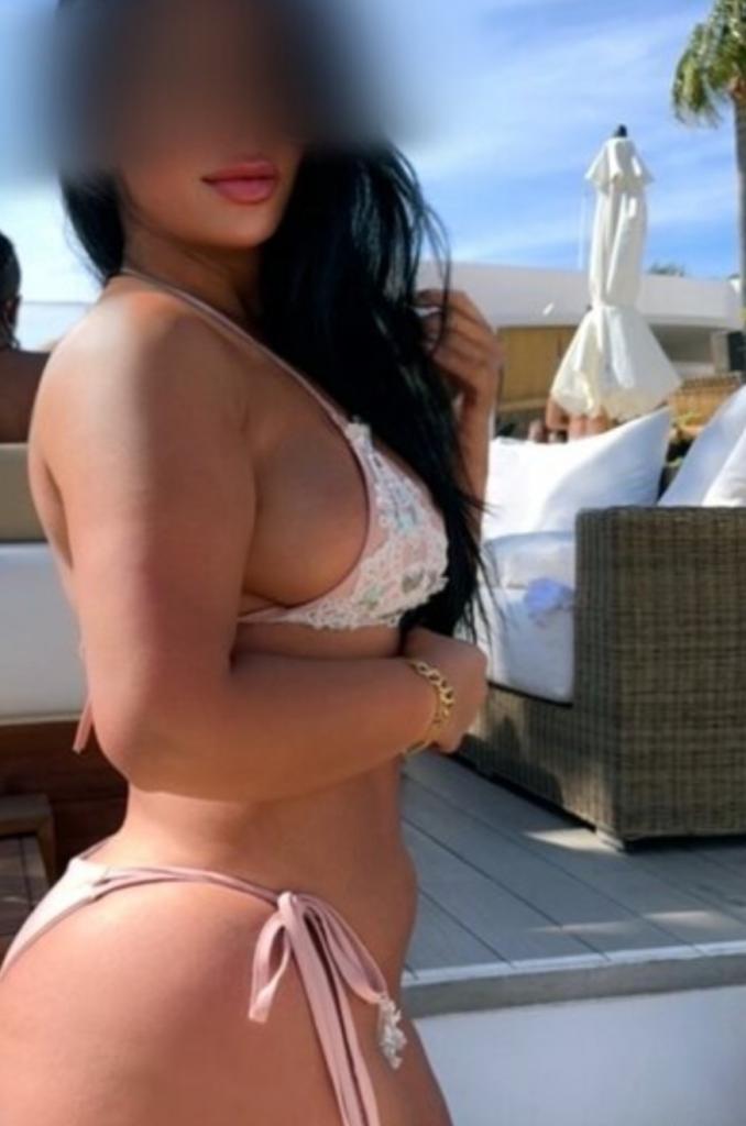 657798188: Chica busca chico en Málaga