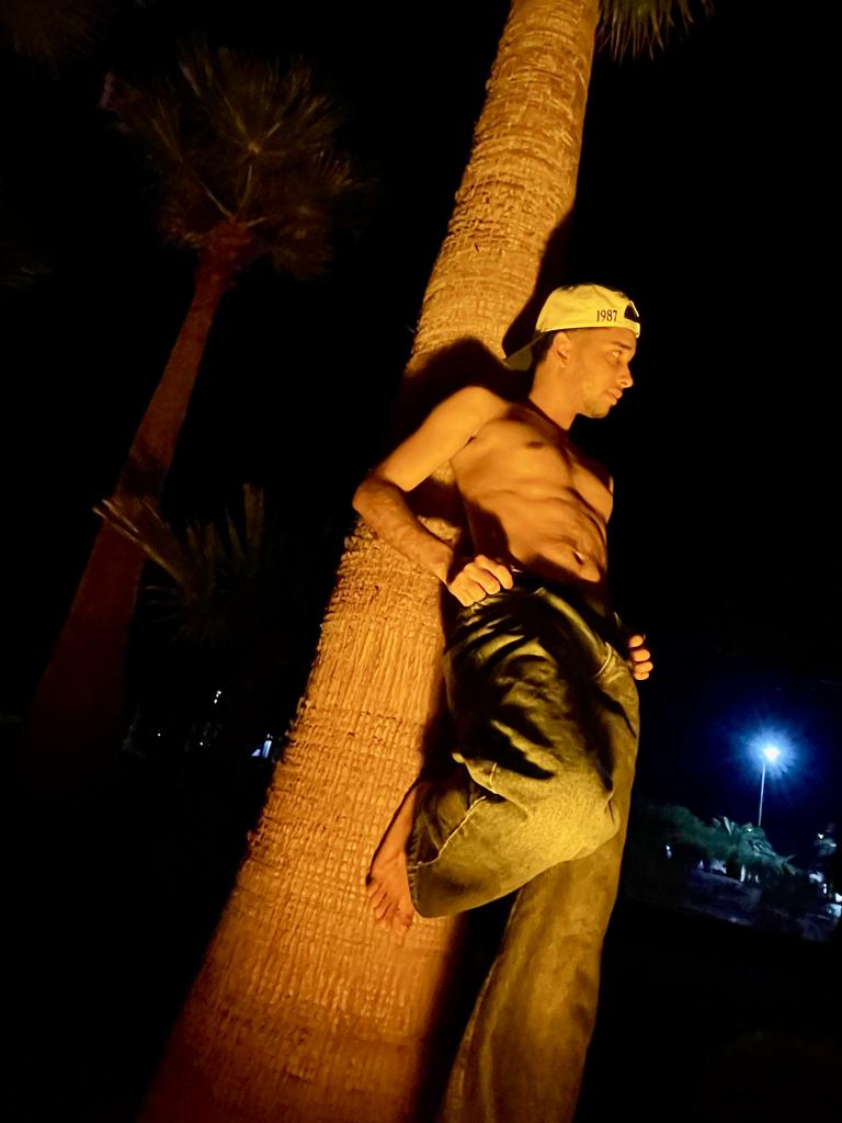 687161523: Chico busca chica en Sevilla