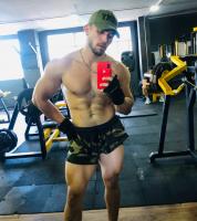 697854654: Chico busca chica en Barcelona