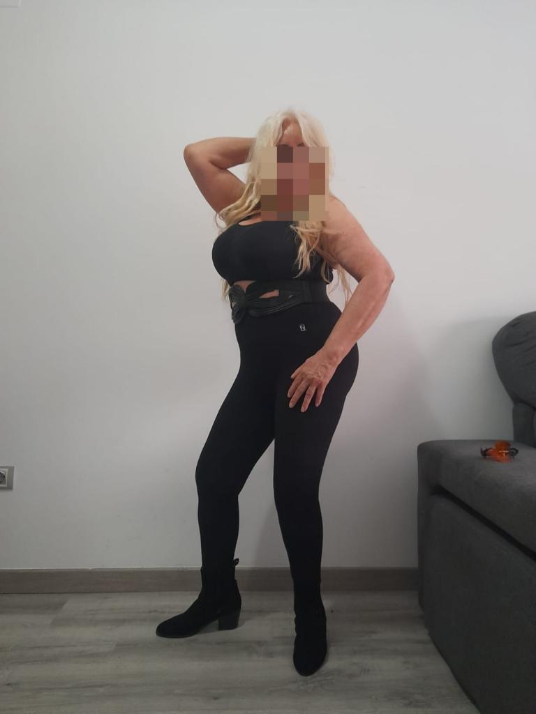 Chica busca chico en Almería: 