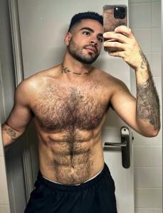 621335577: Chico busca chica en Barcelona