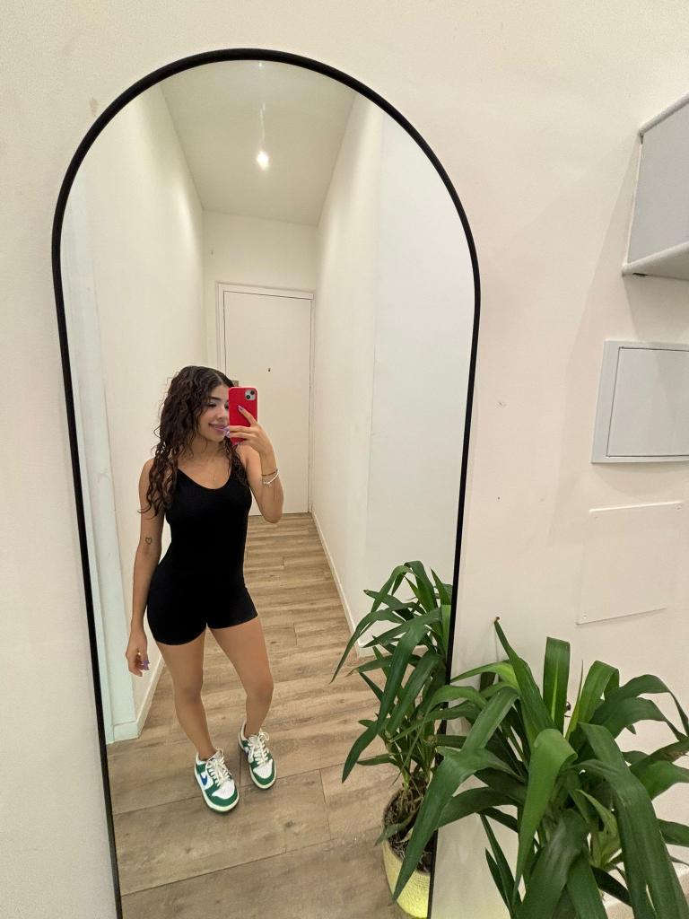 667233369: Chica busca chico en Barcelona