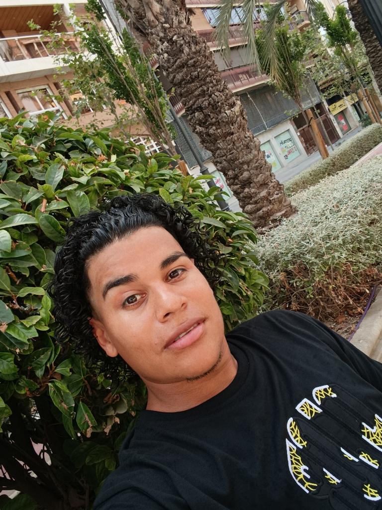 627872932: Chico busca chica en Alicante