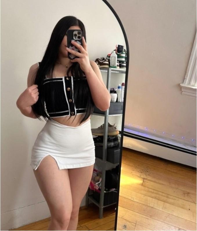 631830278: Chica busca chico en Gerona