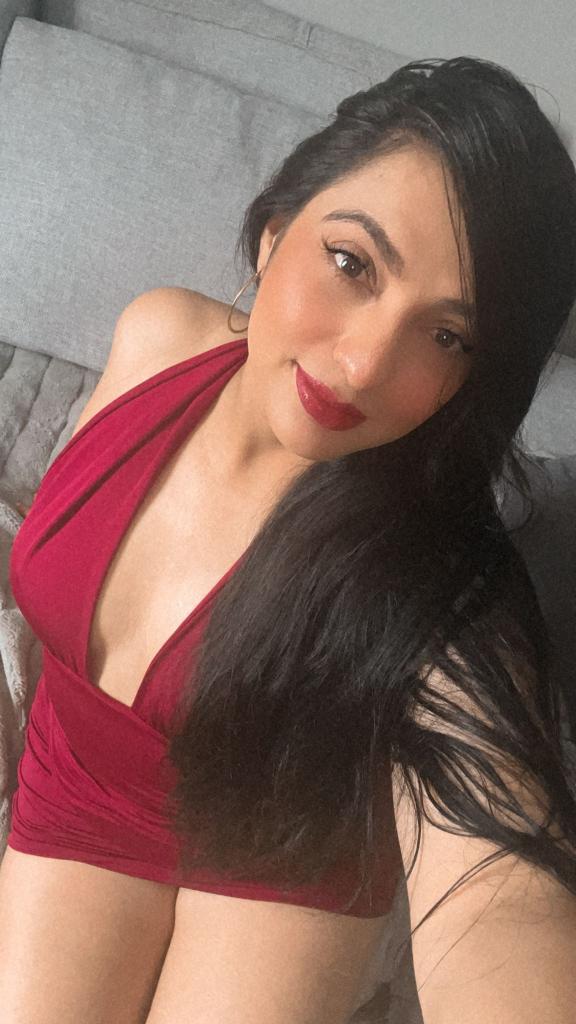 631187448: Chica busca chico en Gerona