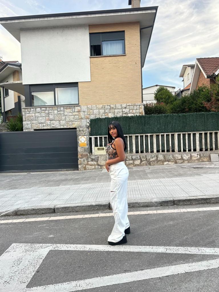 611381646: Chica busca chico en Asturias
