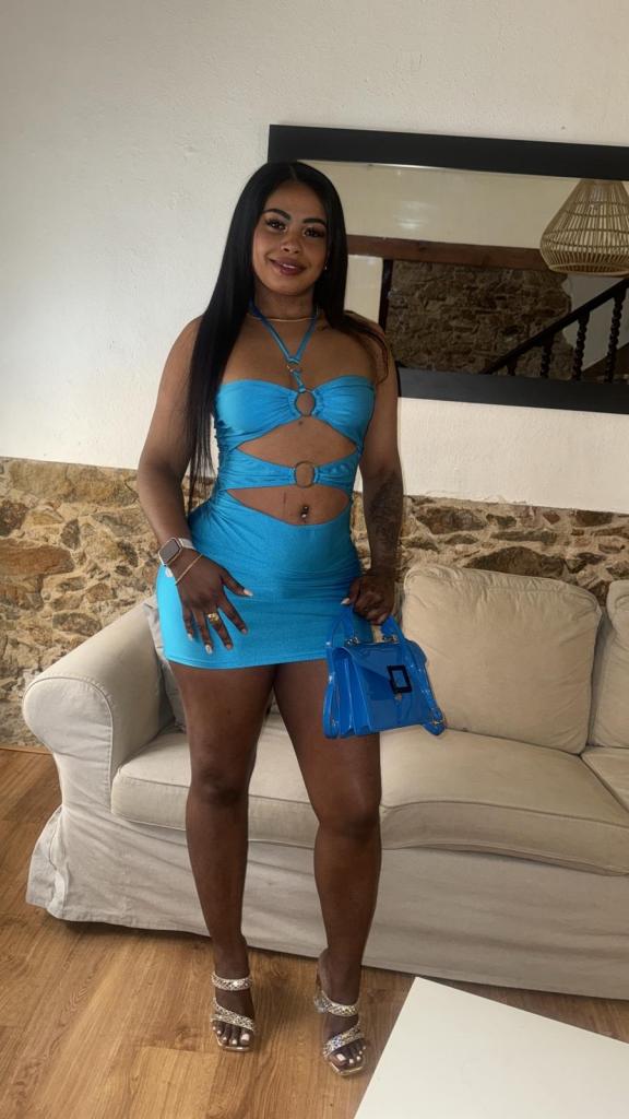 745035281: Chica busca chico en Barcelona