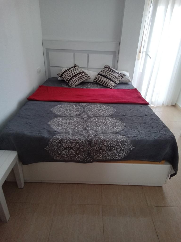 Chica busca chico en Ibiza: 