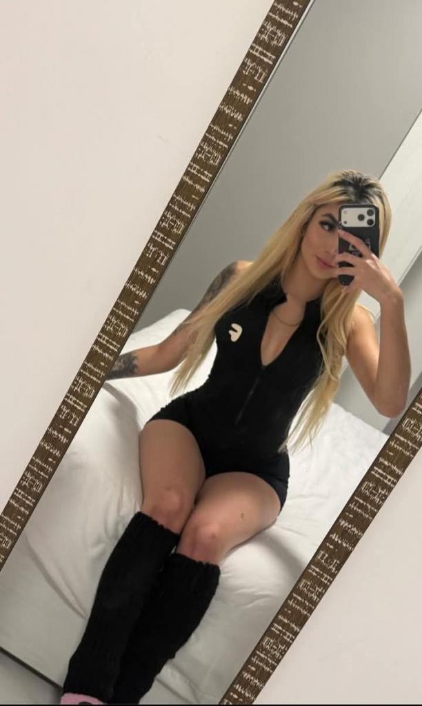 Chica busca chico en Alicante: Chica busca chico