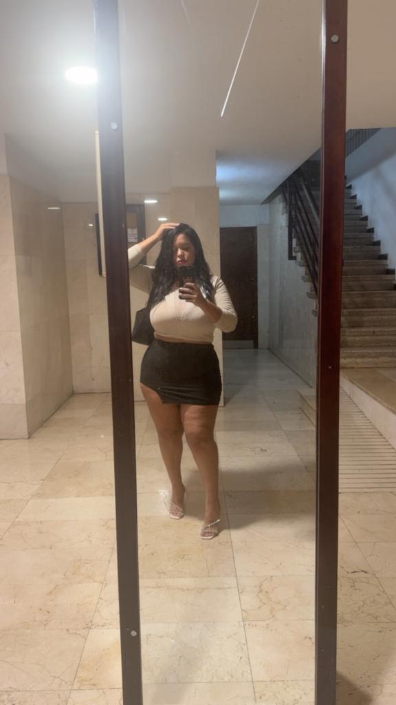 664864877: Chica busca chico en Barcelona