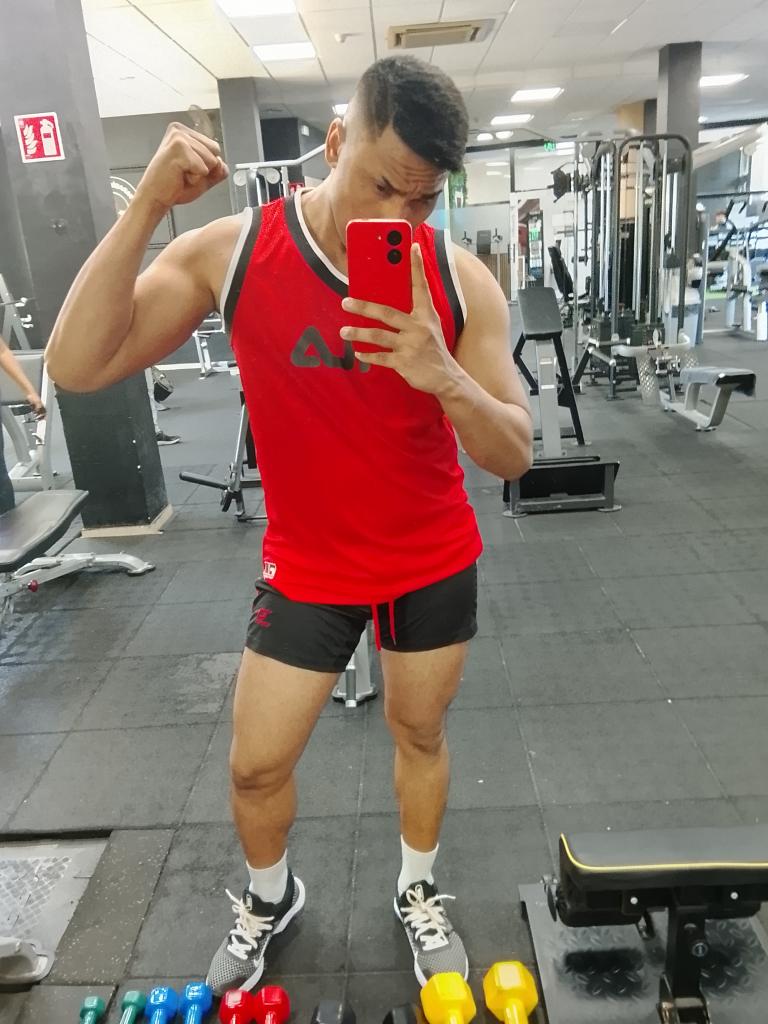 613598215: Chico busca chica en Barcelona