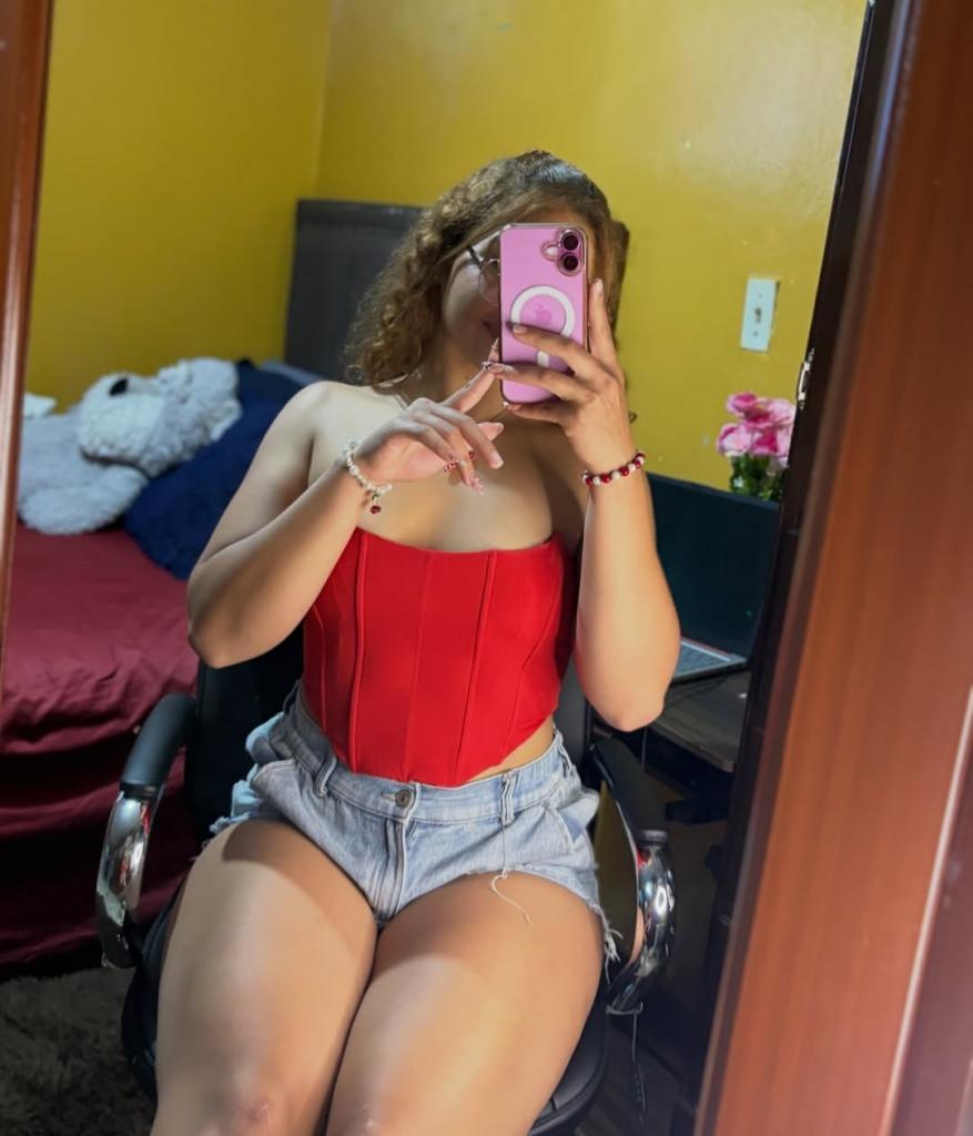 631777397: Chica busca chico en Gerona