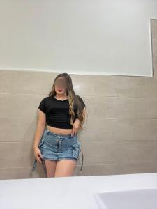 605441037: Chica busca chico en Madrid