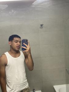 613204749: Chico busca chica en Barcelona