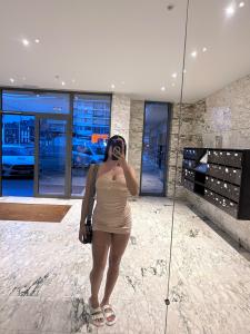 607157507: Chica busca chico en Barcelona