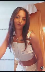 614719746: Chica busca chico en Barcelona