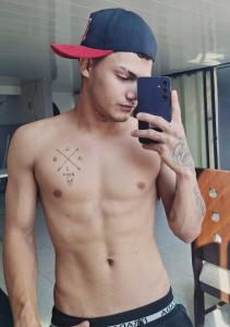 745012827: Chico busca chica en Barcelona