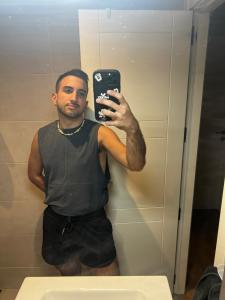 692806067: Chico busca chica en Madrid