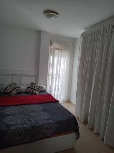 642828568: Chica busca chico en Ibiza