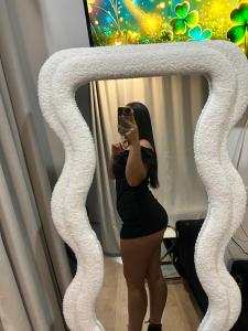 607393709: Chica busca chico en Barcelona