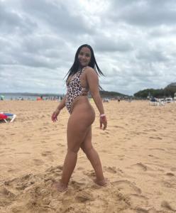 637946082: Chica busca chico en Madrid