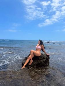 663073774: Chica busca chico en Tenerife