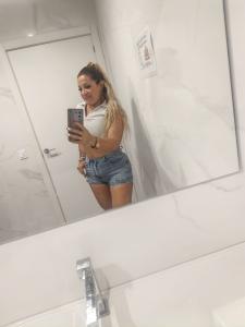 631501733: Chica busca chico en Barcelona