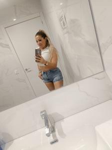 631501733: Chica busca chico en Barcelona