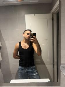 692806067: Chico busca chica en Madrid