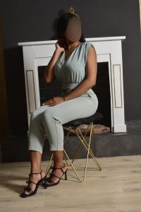 607790894: Chica busca chico en Barcelona