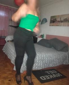 624163095: Chica busca chico en La Coruña