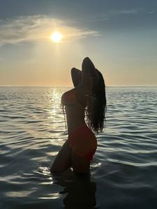 603960541: Chica busca chico en Ibiza