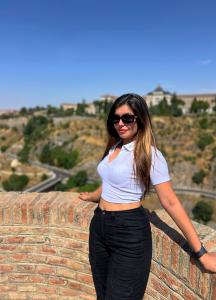 647315397: Chica busca chico en Madrid