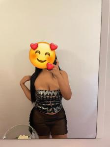 697359645: Chica busca chico en Barcelona