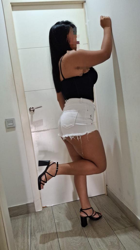617710868: Chica busca chico en Barcelona