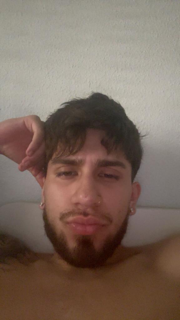 605610531: Chico busca chica en Valencia